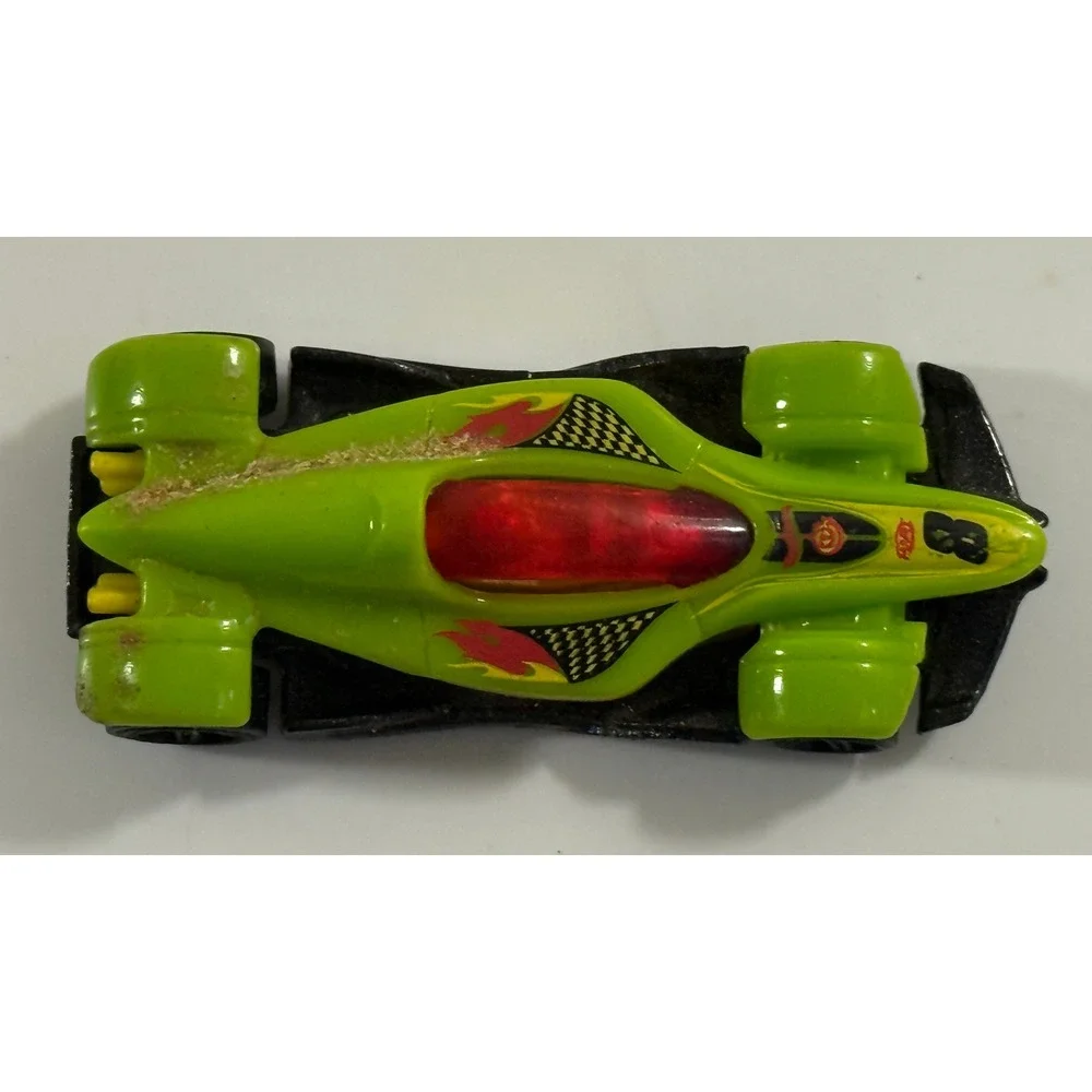 Hot Wheels Jet Threat 4.0 Kids 1:64 Green Diecast Race Car R0937 Flame Decals